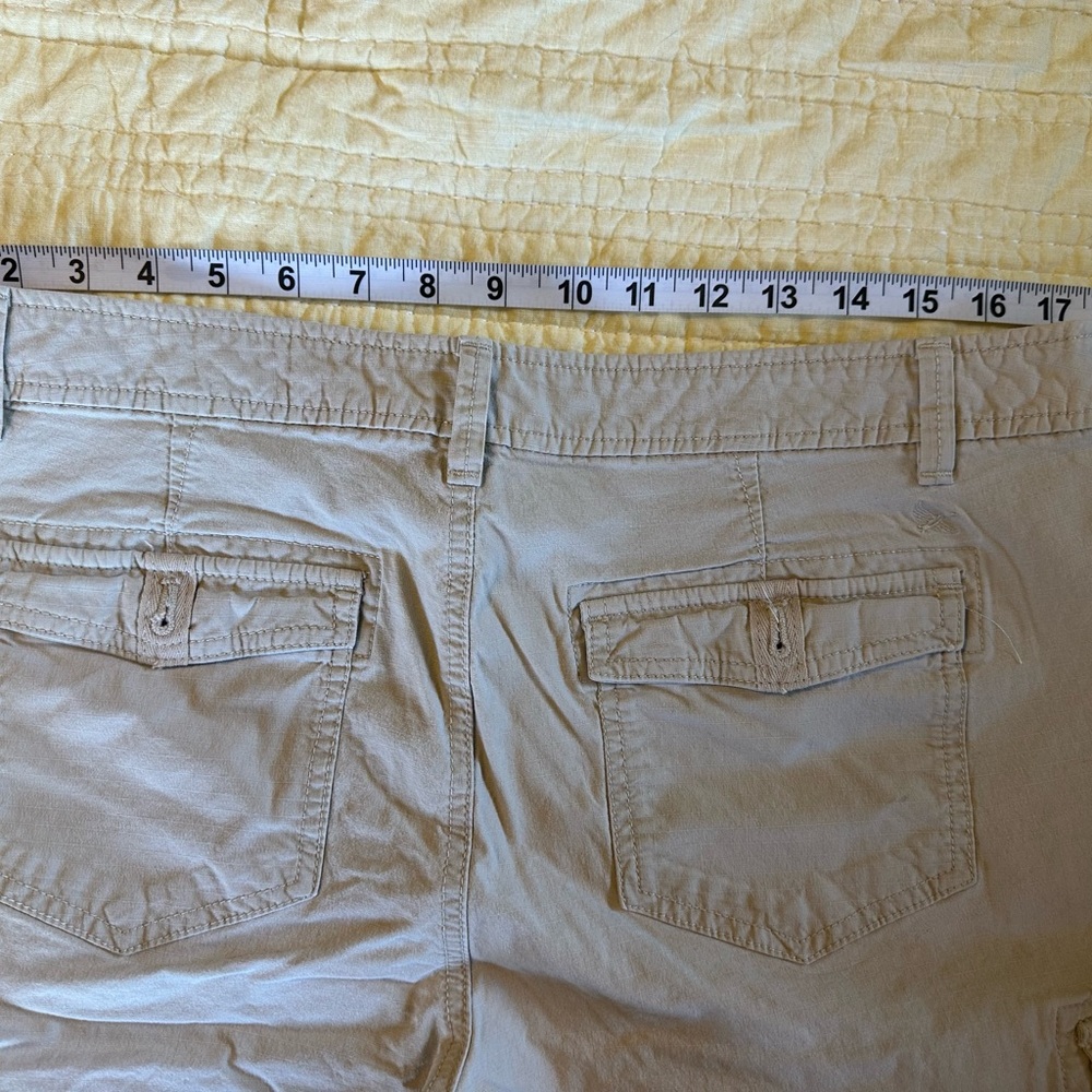 Eddie Bauer Women’s Tan Cargo Shorts size 12 - Picture 5 of 6
